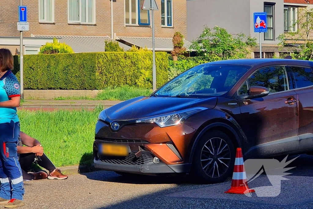 Barst in voorruit na botsing met e-biker