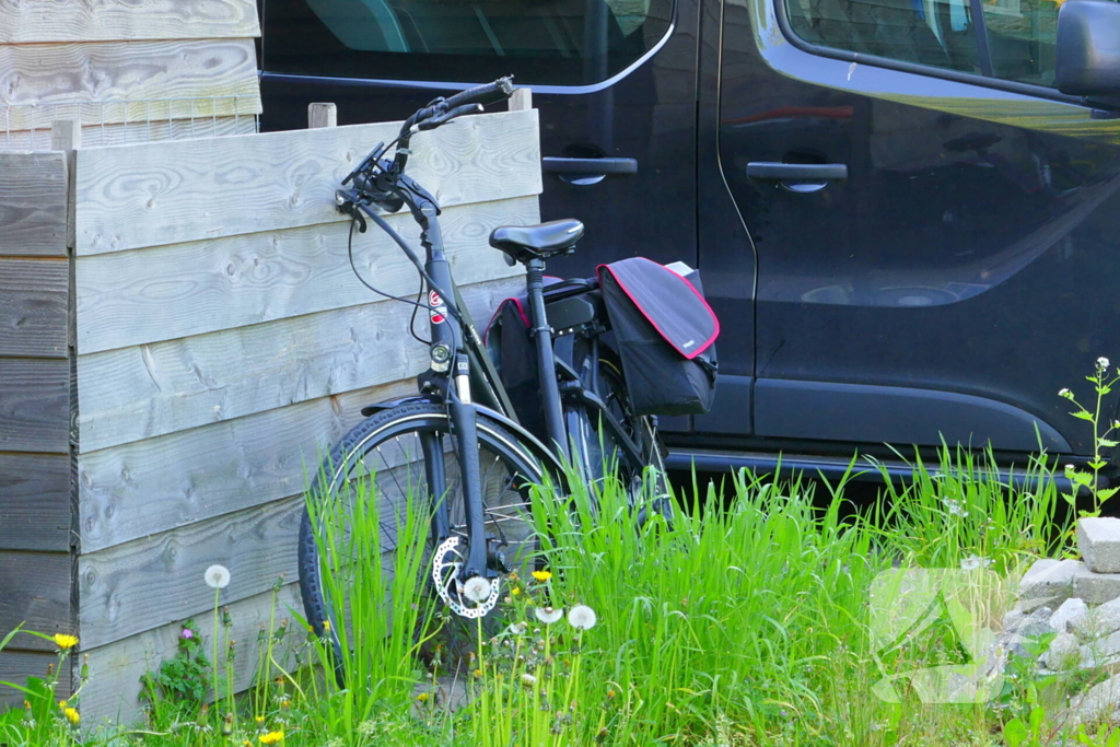 Barst in voorruit na botsing met e-biker