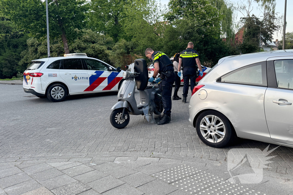 Scooterrijder in botsing op kruising