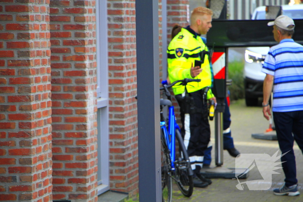 Fietser klapt op hoogwerker