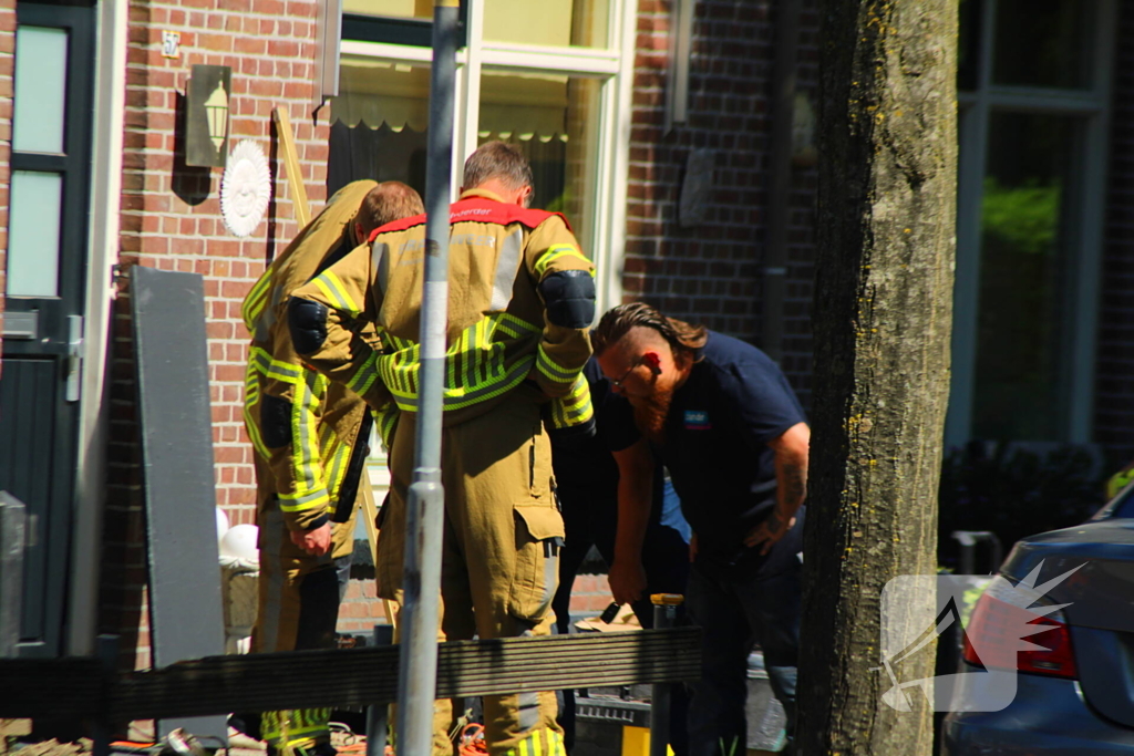 Gasleiding geraakt tijdens werkzaamheden in voortuin