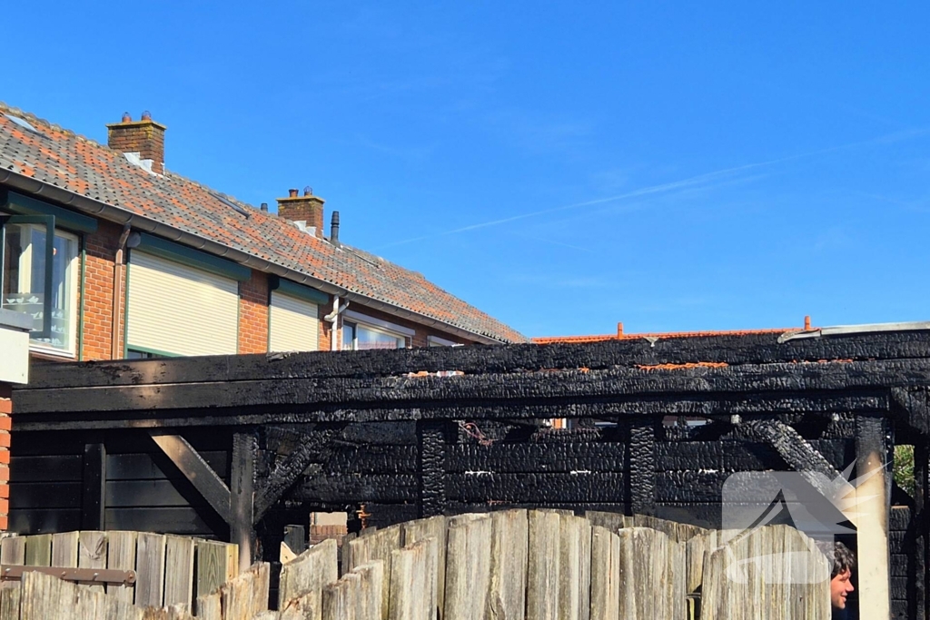 Schuur volledig verwoest door brand