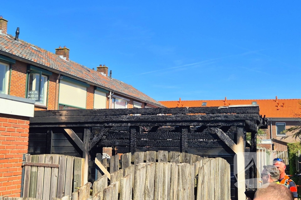 Schuur volledig verwoest door brand
