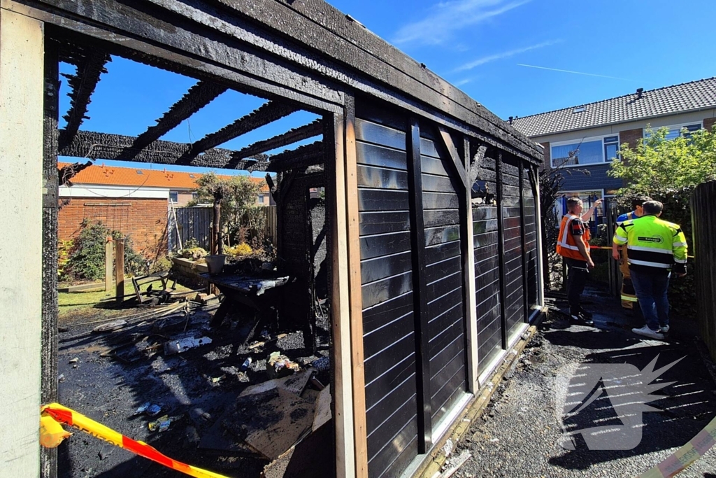 Schuur volledig verwoest door brand