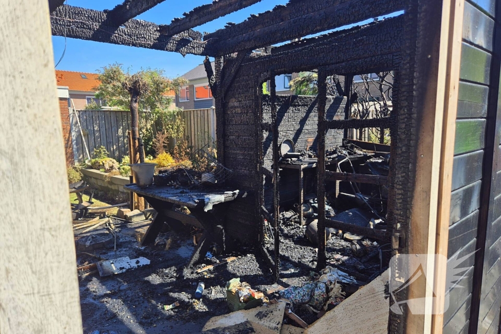 Schuur volledig verwoest door brand