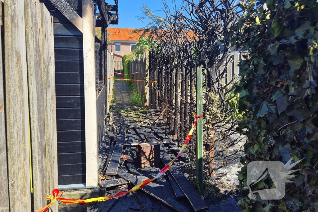 Schuur volledig verwoest door brand