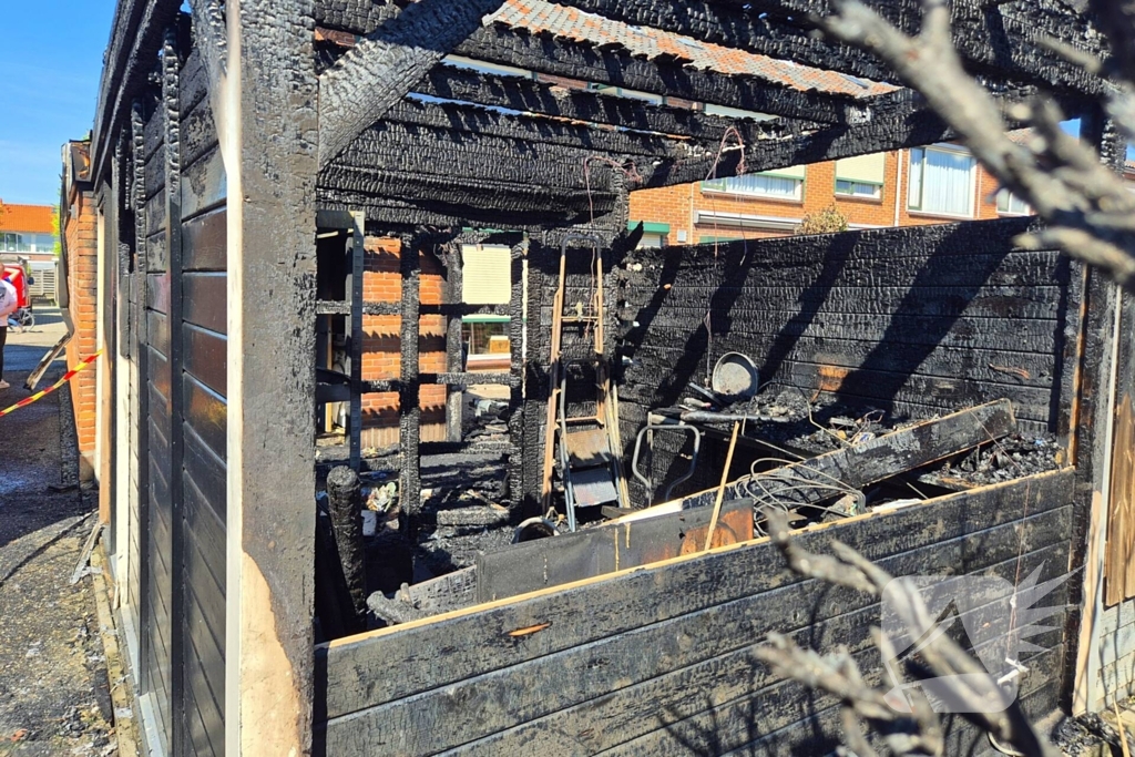 Schuur volledig verwoest door brand