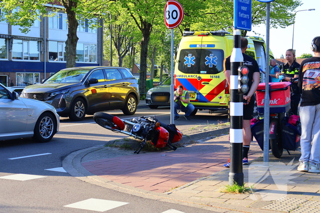 Motorrijder gewond bij aanrijding met auto