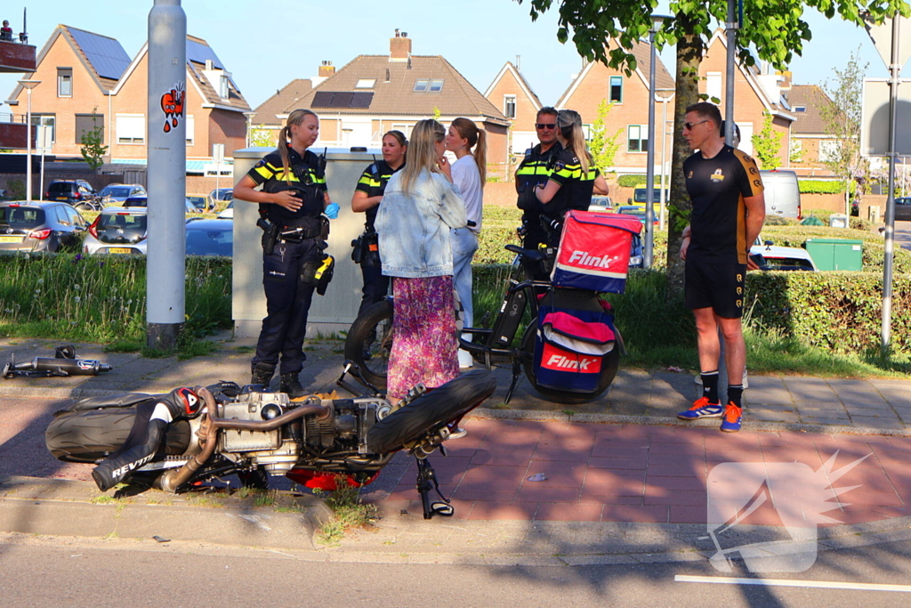 Motorrijder gewond bij aanrijding met auto