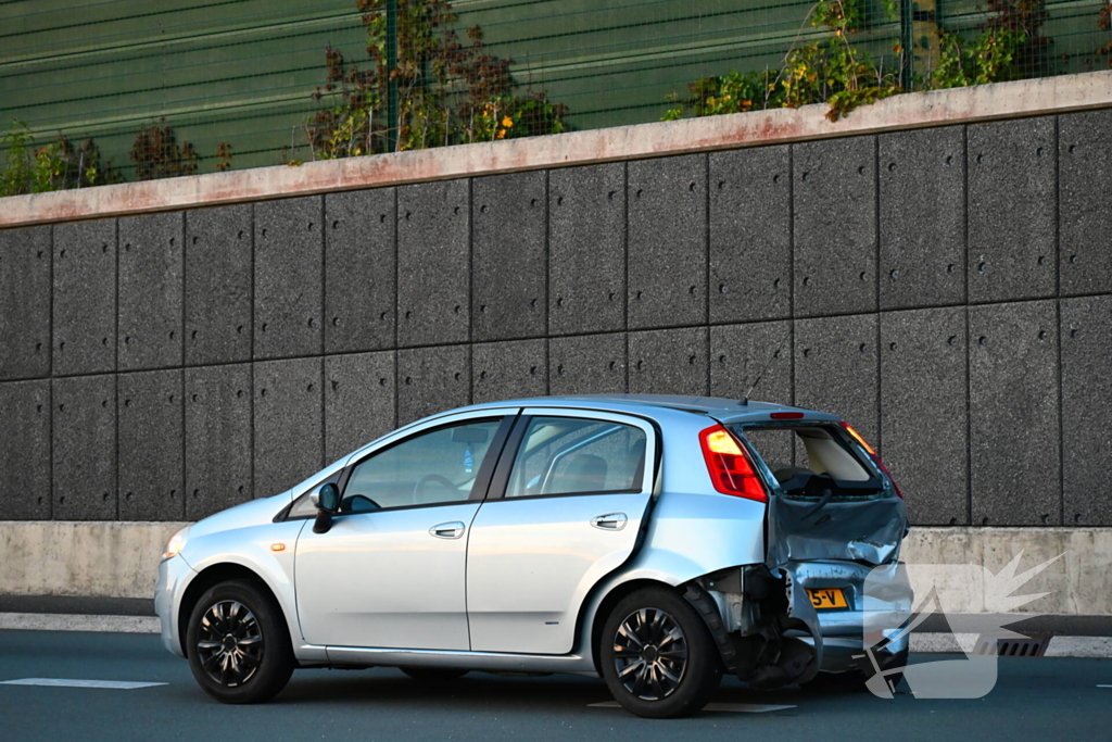 Voertuigen fors beschadigd na botsing