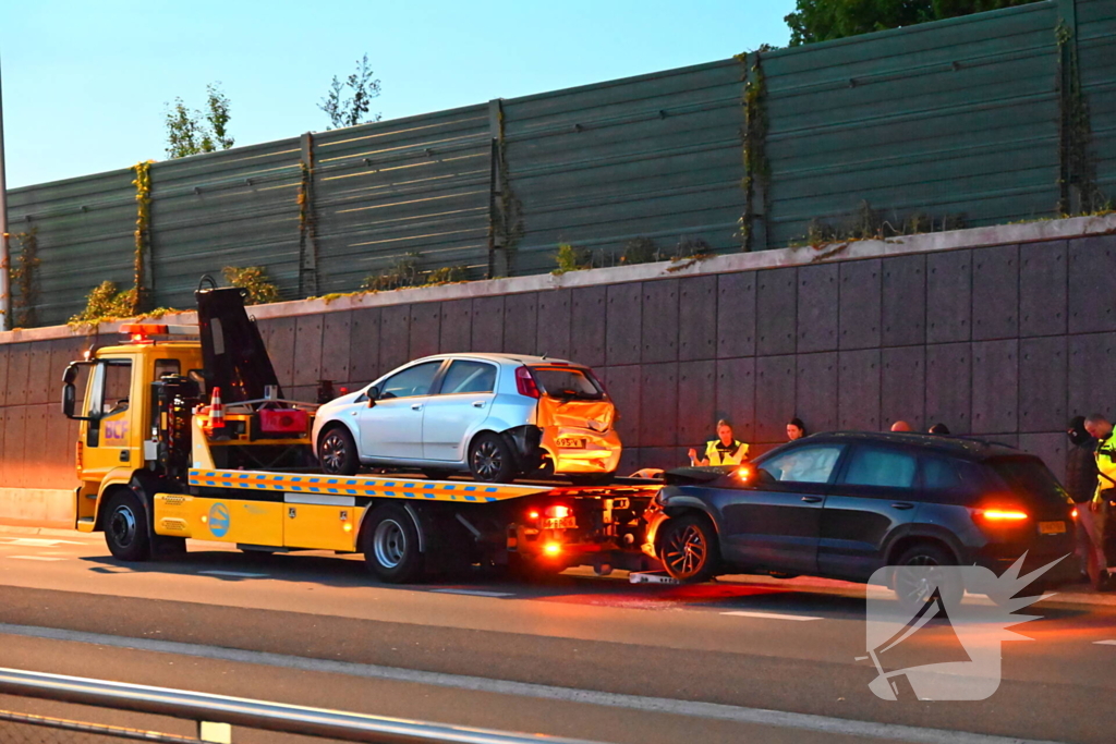 Voertuigen fors beschadigd na botsing