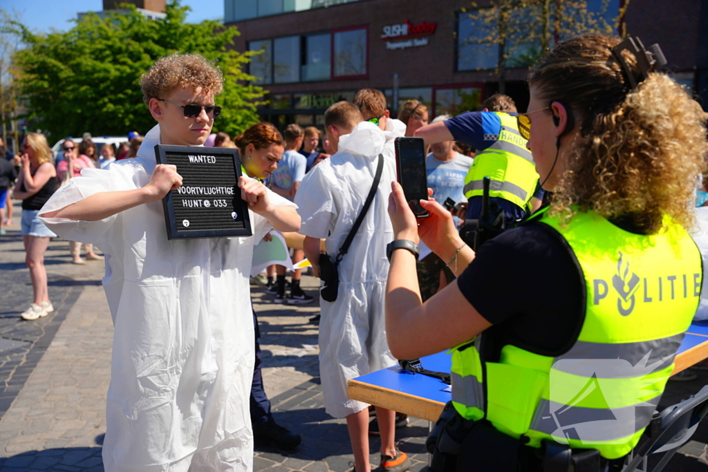 Tientallen jongeren op de vlucht voor politie