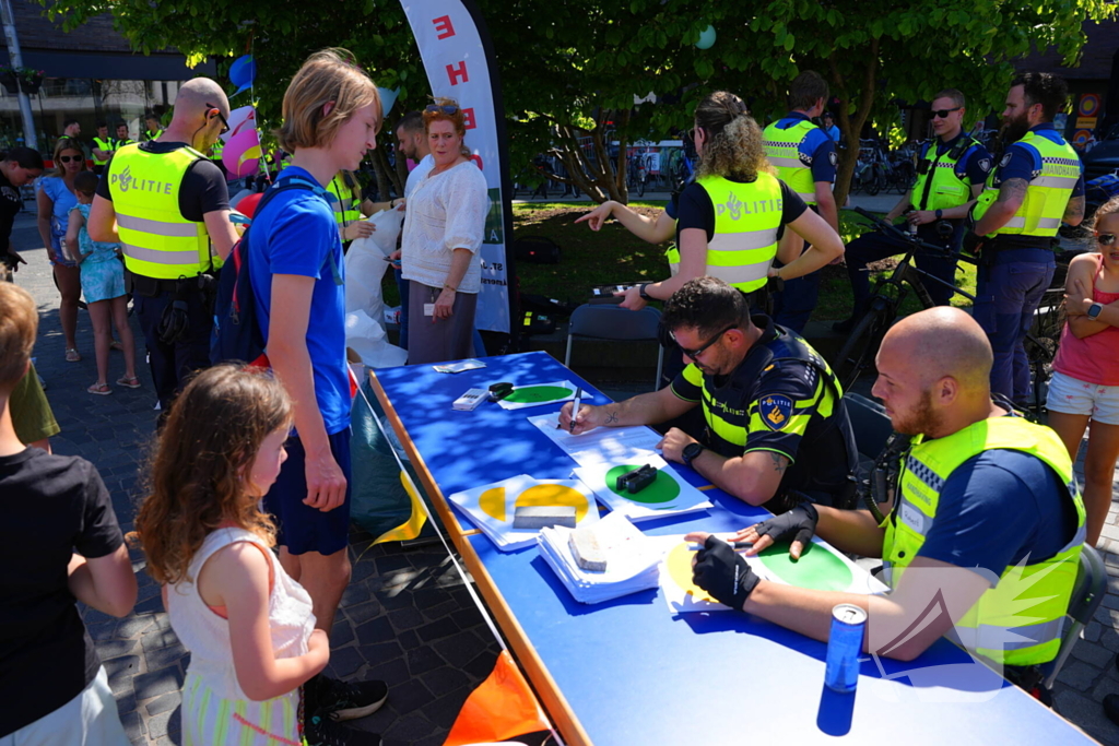 Tientallen jongeren op de vlucht voor politie