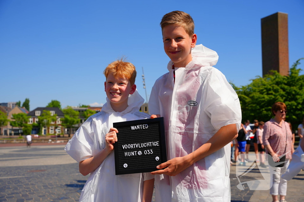 Tientallen jongeren op de vlucht voor politie