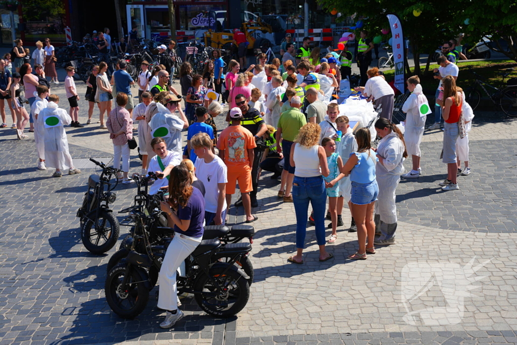 Tientallen jongeren op de vlucht voor politie