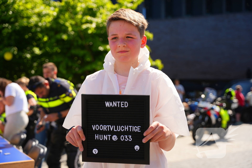 Tientallen jongeren op de vlucht voor politie