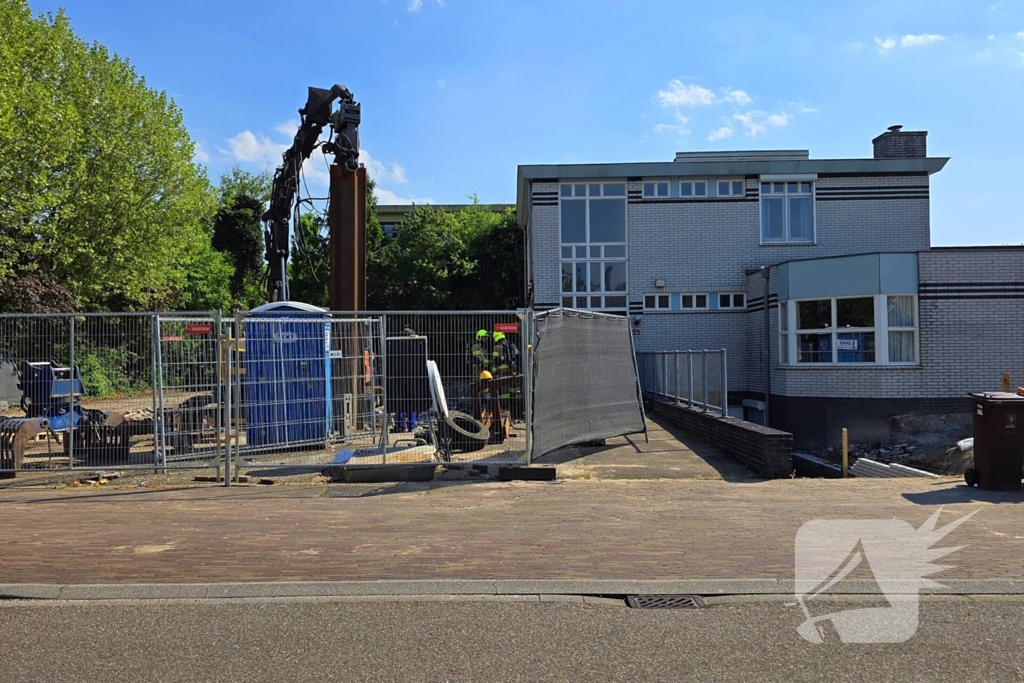 Brandweer verricht metingen vanwege gaslekkage, woning ontruimd