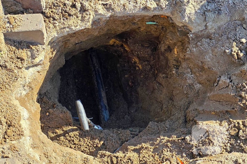 Brandweer verricht metingen vanwege gaslekkage, woning ontruimd