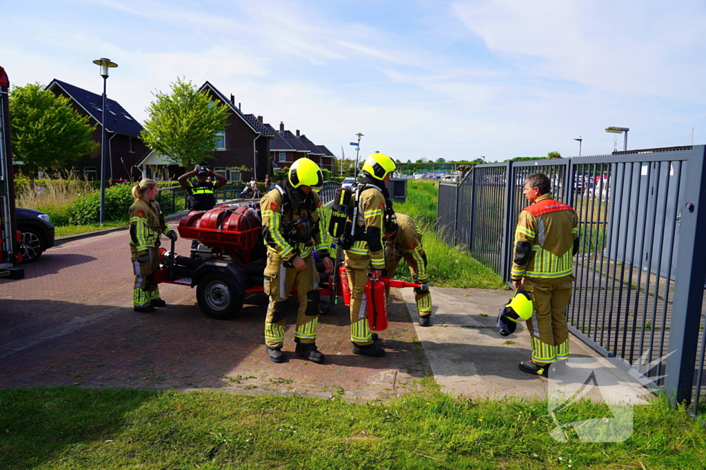 Brandweer aan de slag met blussen van bootbrand