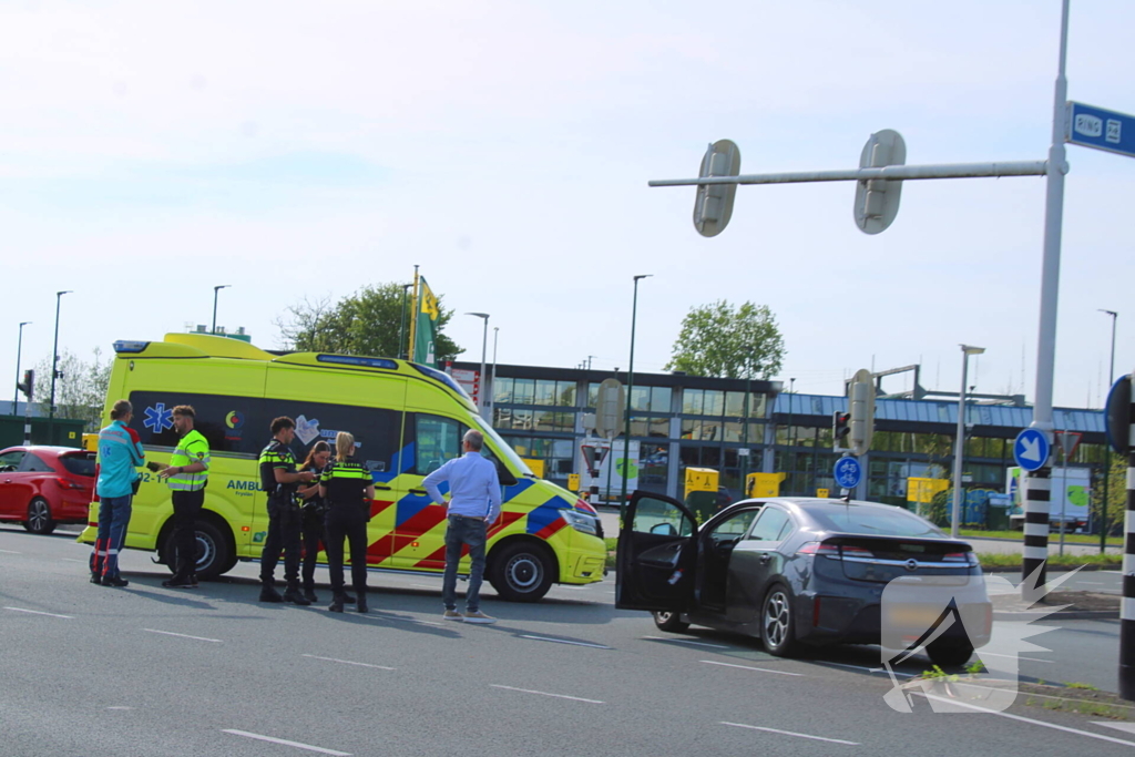 Ambulance aangereden door automobilist