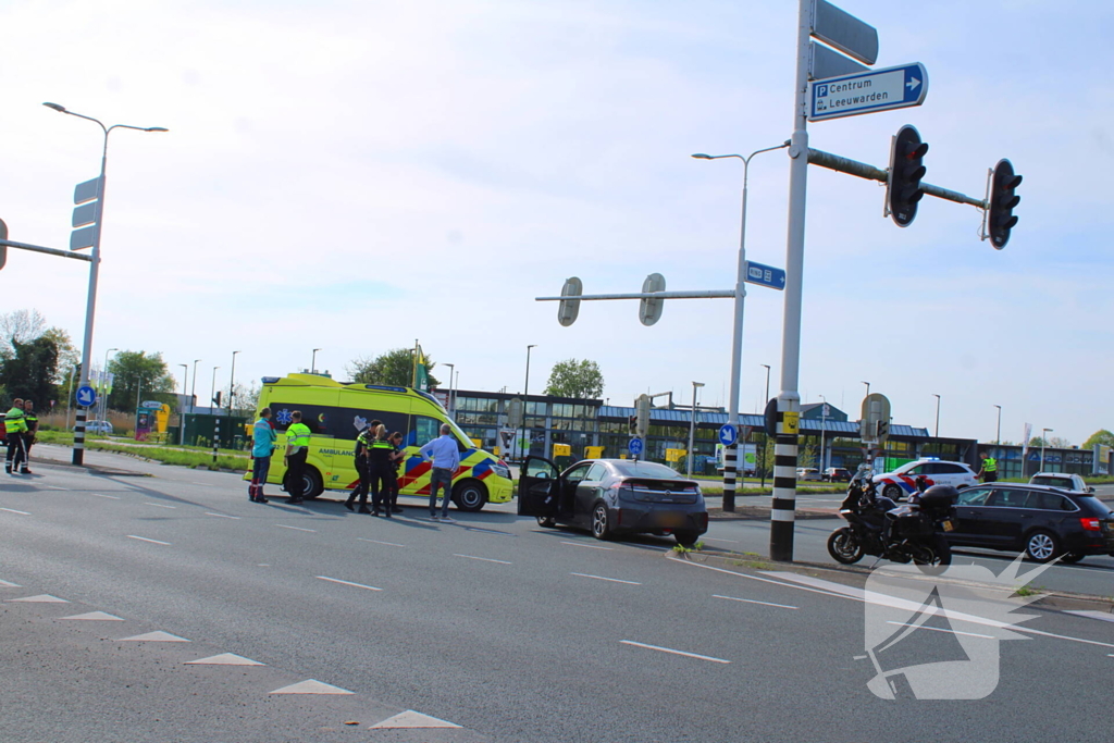 Ambulance aangereden door automobilist