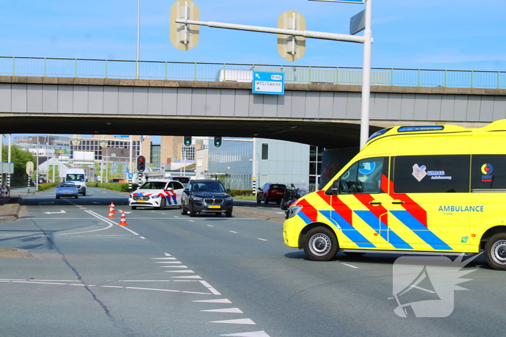 Ambulance aangereden door automobilist