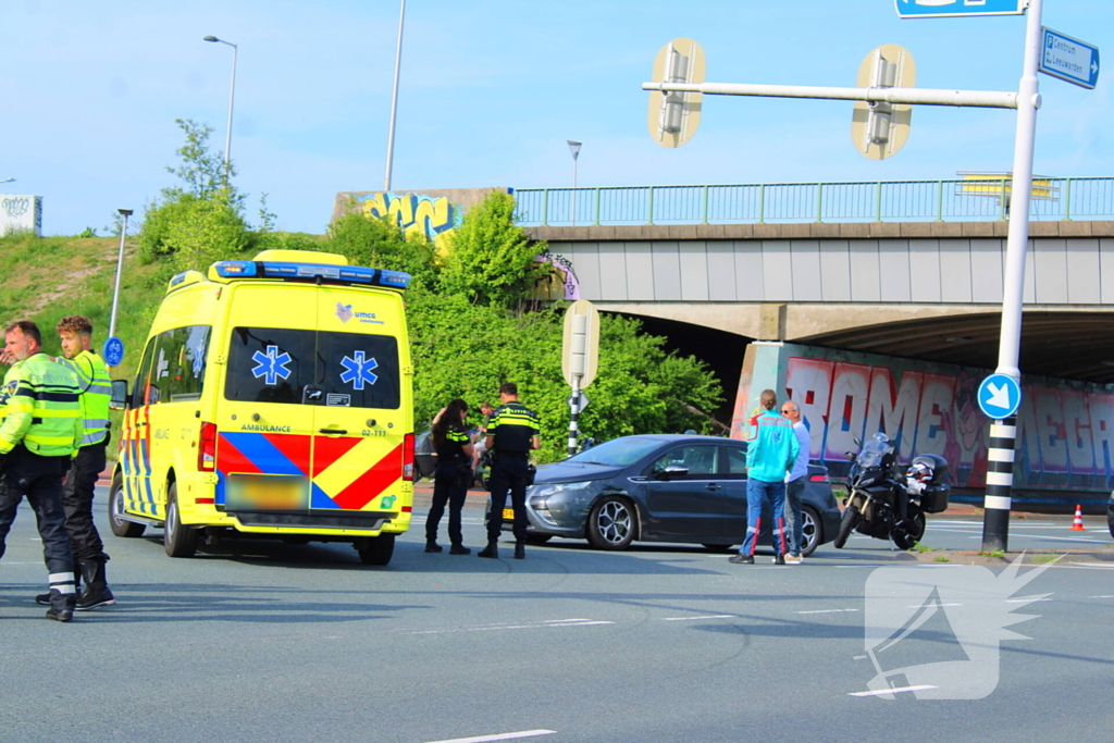 Ambulance aangereden door automobilist