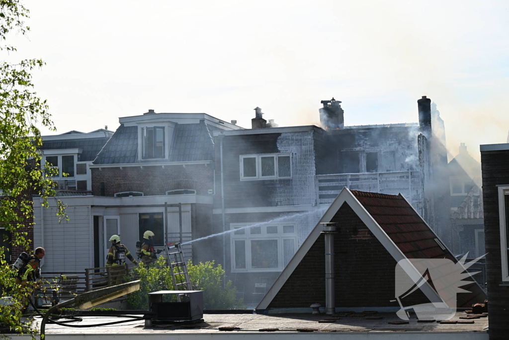 Veel rookontwikkeling bij brand in appartementen boven winkels