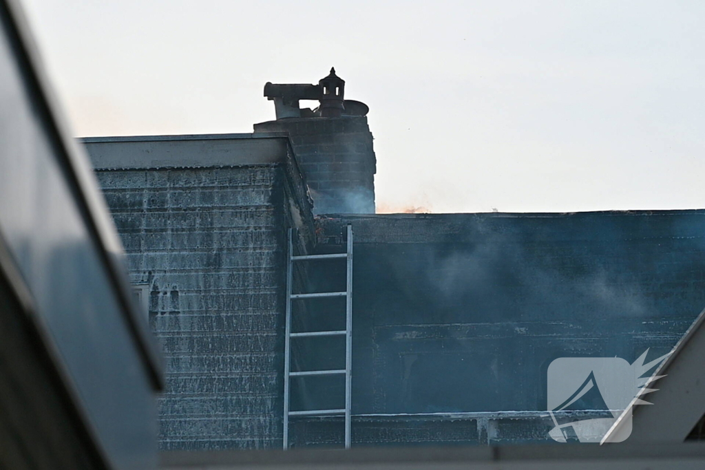 Veel rookontwikkeling bij brand in appartementen boven winkels