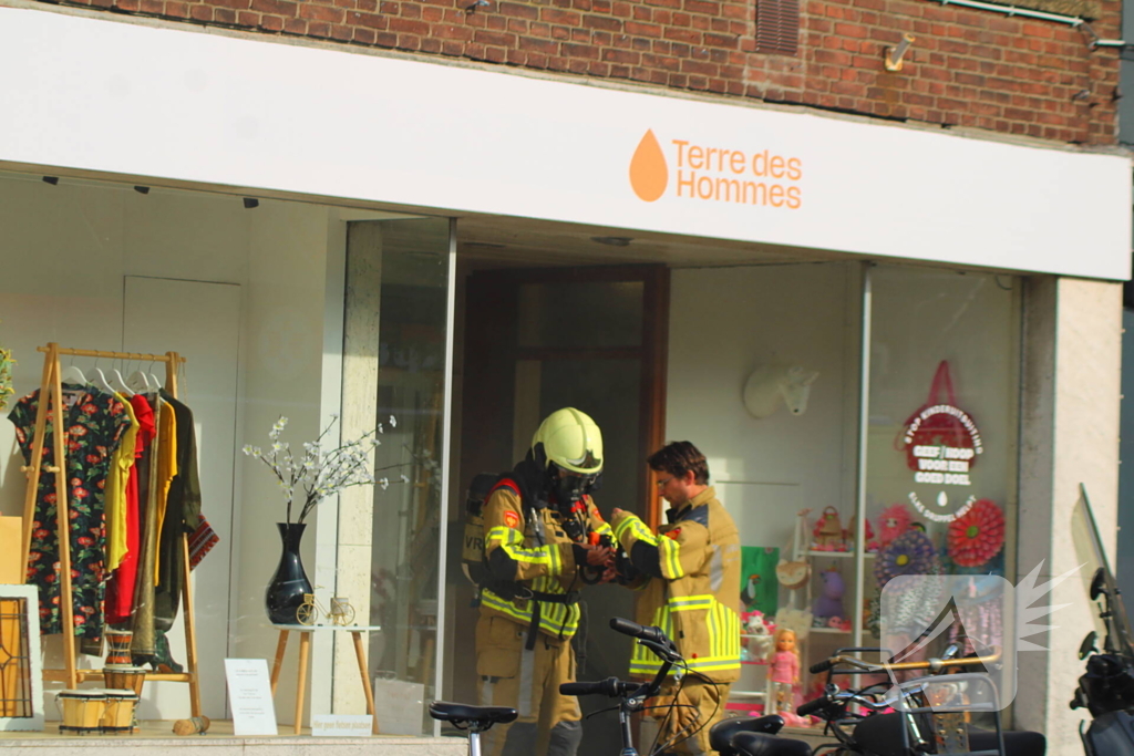 Veel rookontwikkeling bij brand in appartementen boven winkels
