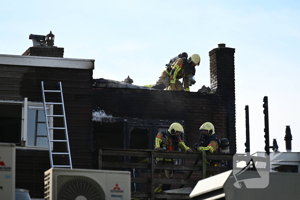 Veel rookontwikkeling bij brand in appartementen boven winkels