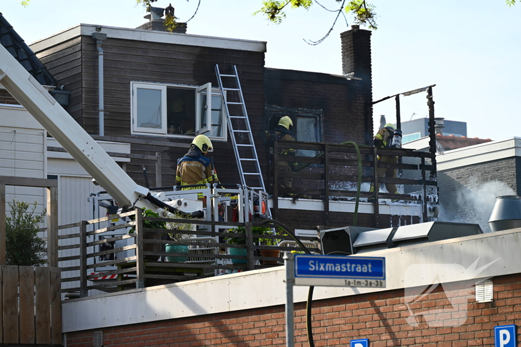 Veel rookontwikkeling bij brand in appartementen boven winkels