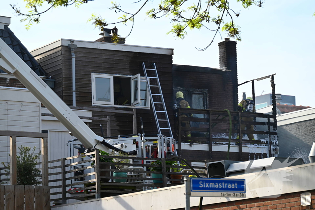 Veel rookontwikkeling bij brand in appartementen boven winkels