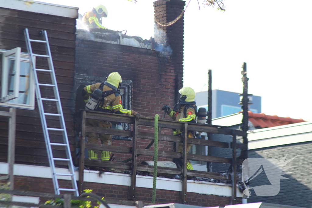 Veel rookontwikkeling bij brand in appartementen boven winkels