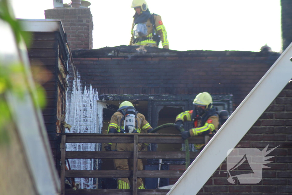 Veel rookontwikkeling bij brand in appartementen boven winkels
