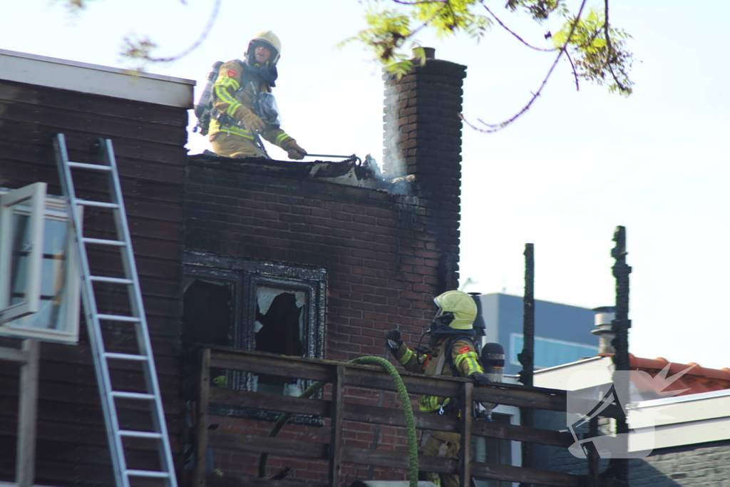 Veel rookontwikkeling bij brand in appartementen boven winkels