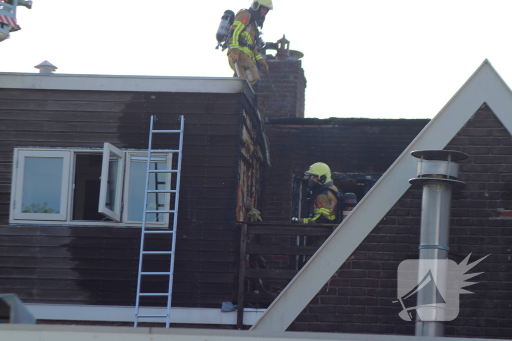 Veel rookontwikkeling bij brand in appartementen boven winkels