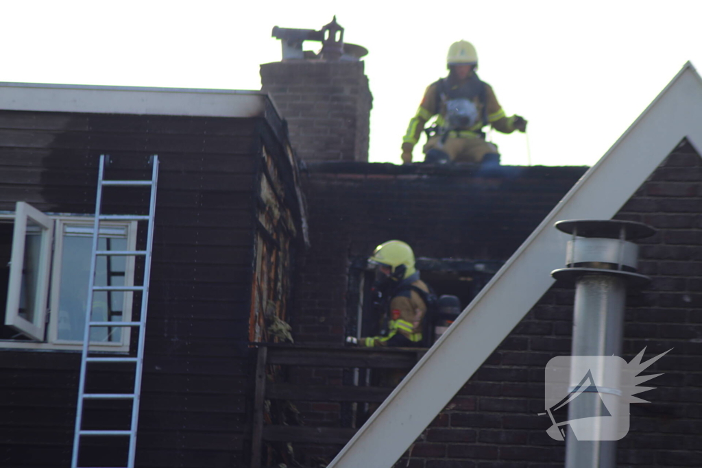 Veel rookontwikkeling bij brand in appartementen boven winkels