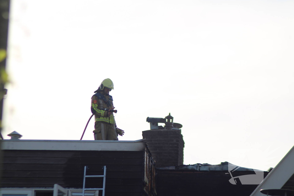 Veel rookontwikkeling bij brand in appartementen boven winkels