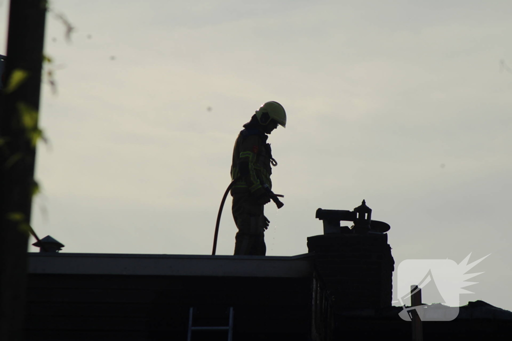 Veel rookontwikkeling bij brand in appartementen boven winkels