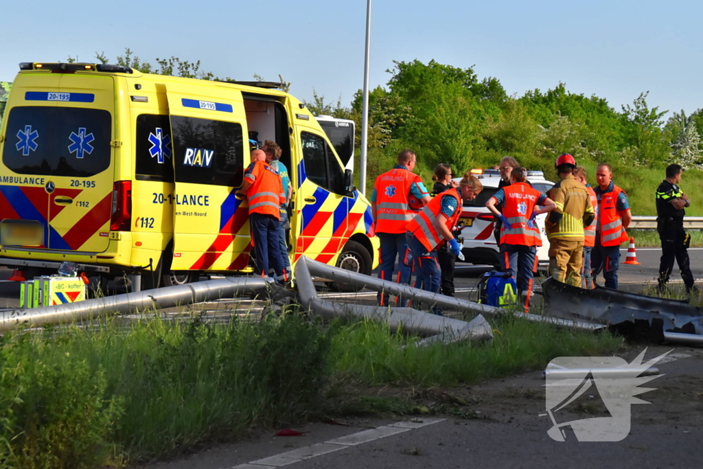 Auto belandt op zijn kop na ongeval, traumateam ingezet