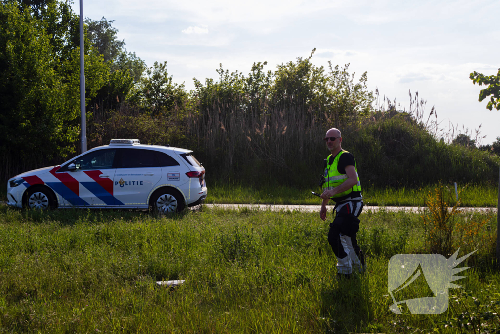 Auto belandt op zijn kop na ongeval, traumateam ingezet