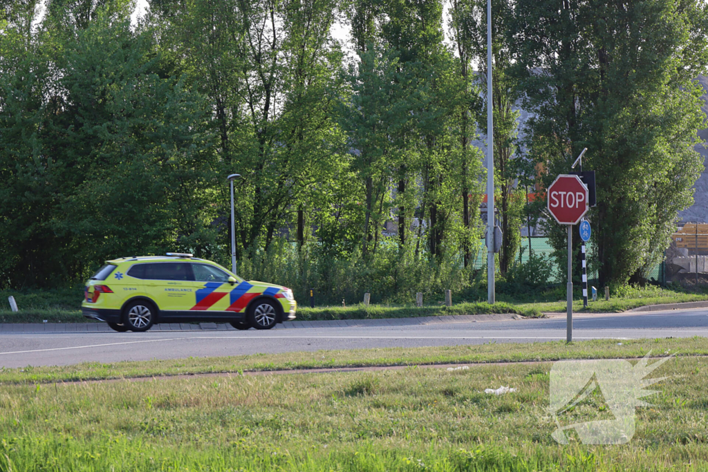 Persoon gered uit silo met beton