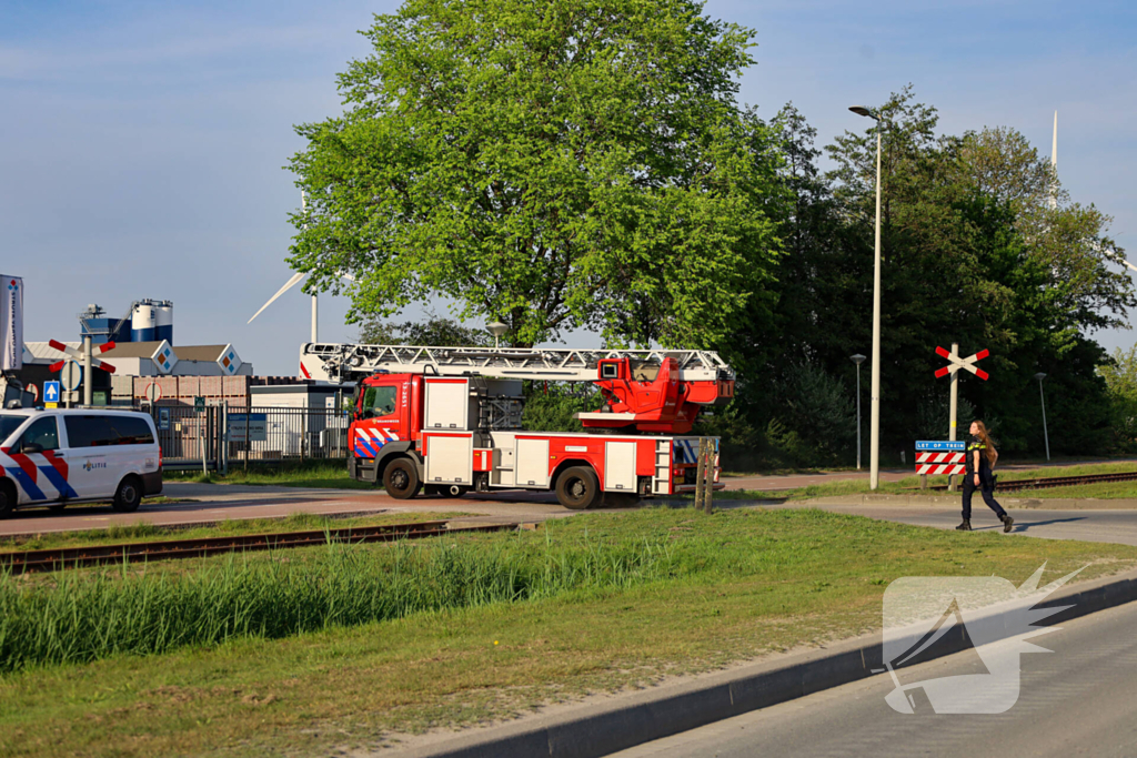 Persoon gered uit silo met beton