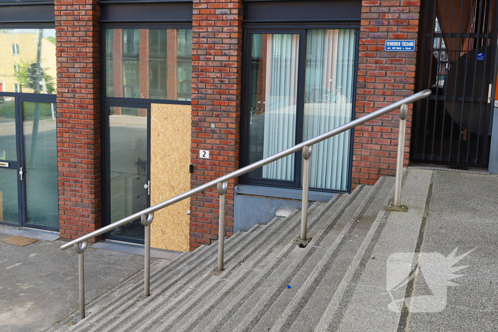 Explosie voor woning zorgt voor flinke schade