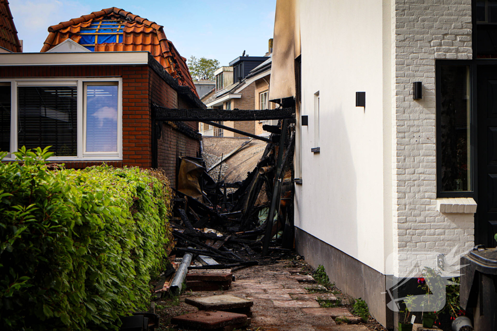 Schade bij daglicht goed te zien na grote nachtelijke brand