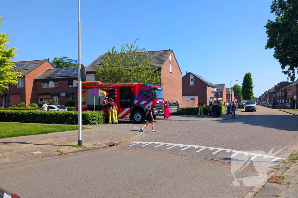 Automobilist verliest macht over het stuur en raakt muur