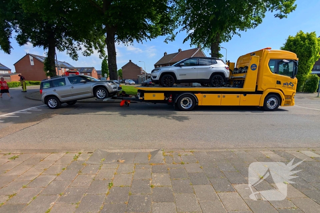 Automobilist verliest macht over het stuur en raakt muur