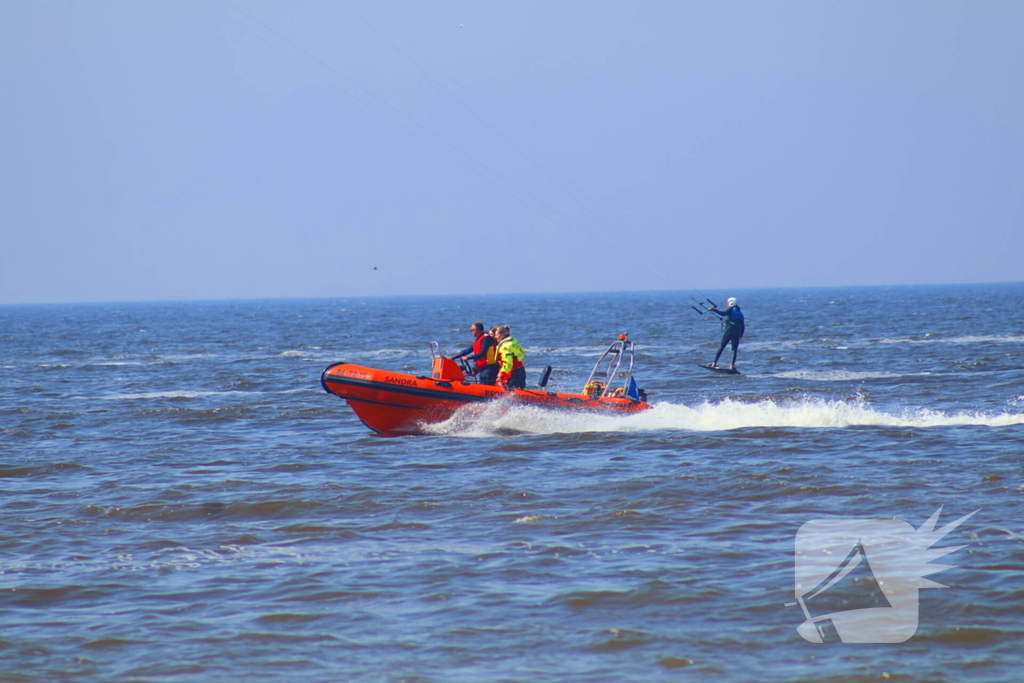 Zoekactie naar vermiste persoon op strand