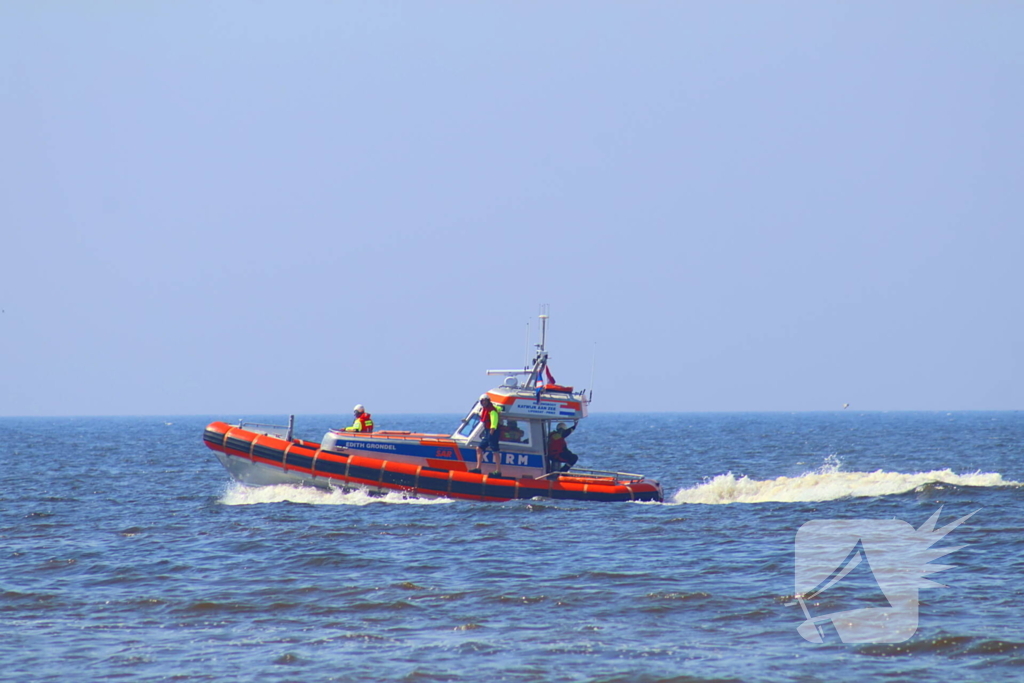 Zoekactie naar vermiste persoon op strand